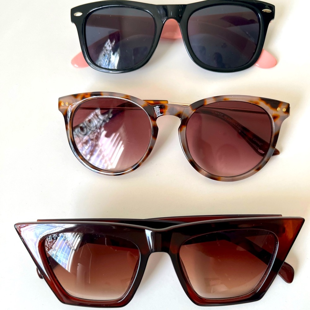 BUNDLE OF SUNGLASSES